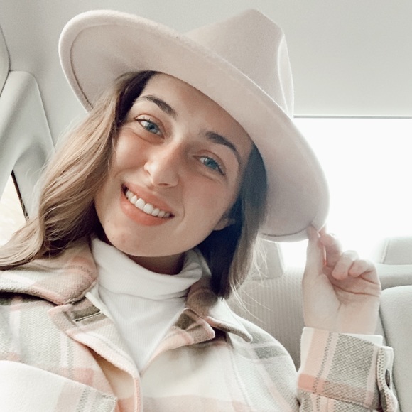 Meet your Posher, Anna - Picture 5 of 7